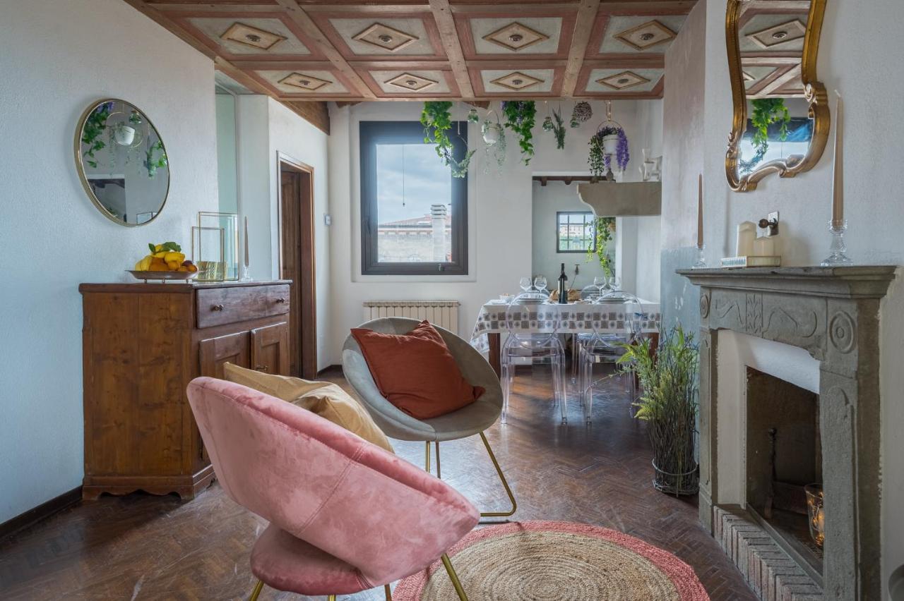 Via Lamberti, 3 - Florence Charming Apartments - Charming And Historic 5Th-Floor Attic Apartment With Elevator In A Building At The Heart Of Vibrant Florence, Just A 2-Minute Walk From All Attractions מראה חיצוני תמונה