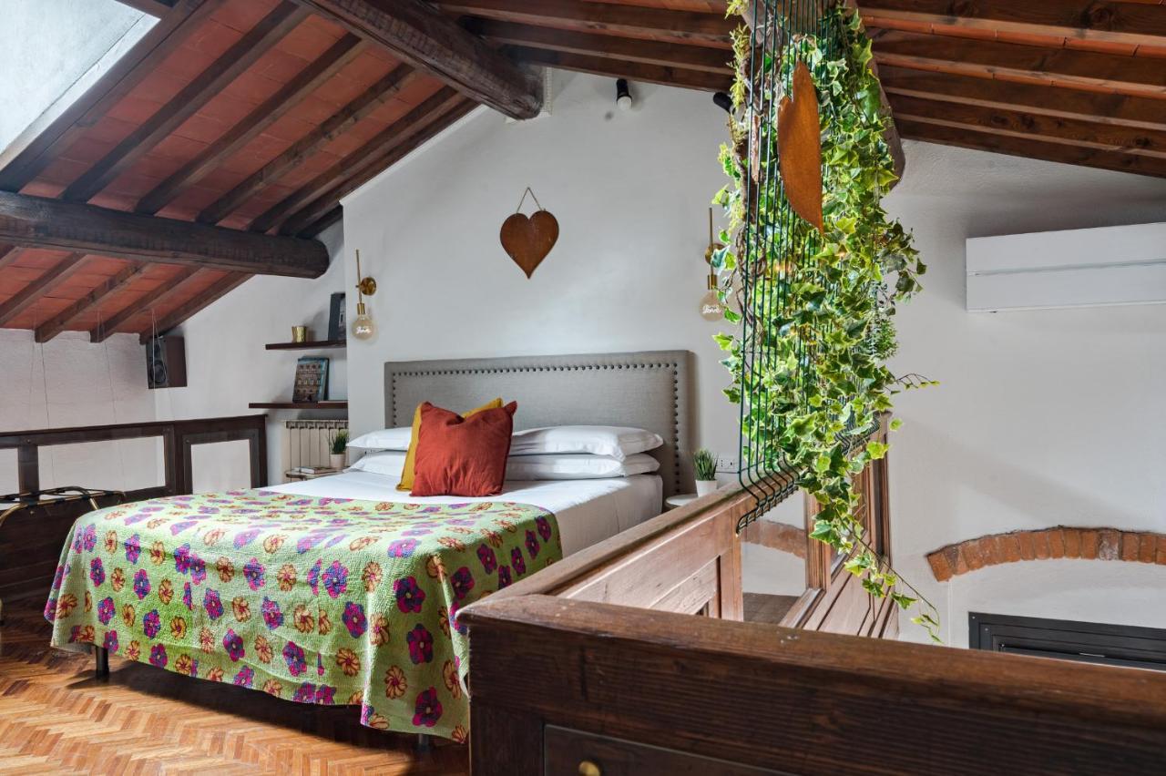 Via Lamberti, 3 - Florence Charming Apartments - Charming And Historic 5Th-Floor Attic Apartment With Elevator In A Building At The Heart Of Vibrant Florence, Just A 2-Minute Walk From All Attractions מראה חיצוני תמונה
