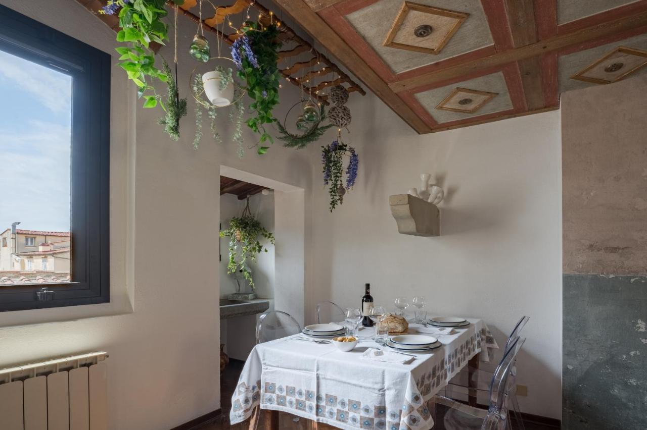 Via Lamberti, 3 - Florence Charming Apartments - Charming And Historic 5Th-Floor Attic Apartment With Elevator In A Building At The Heart Of Vibrant Florence, Just A 2-Minute Walk From All Attractions מראה חיצוני תמונה